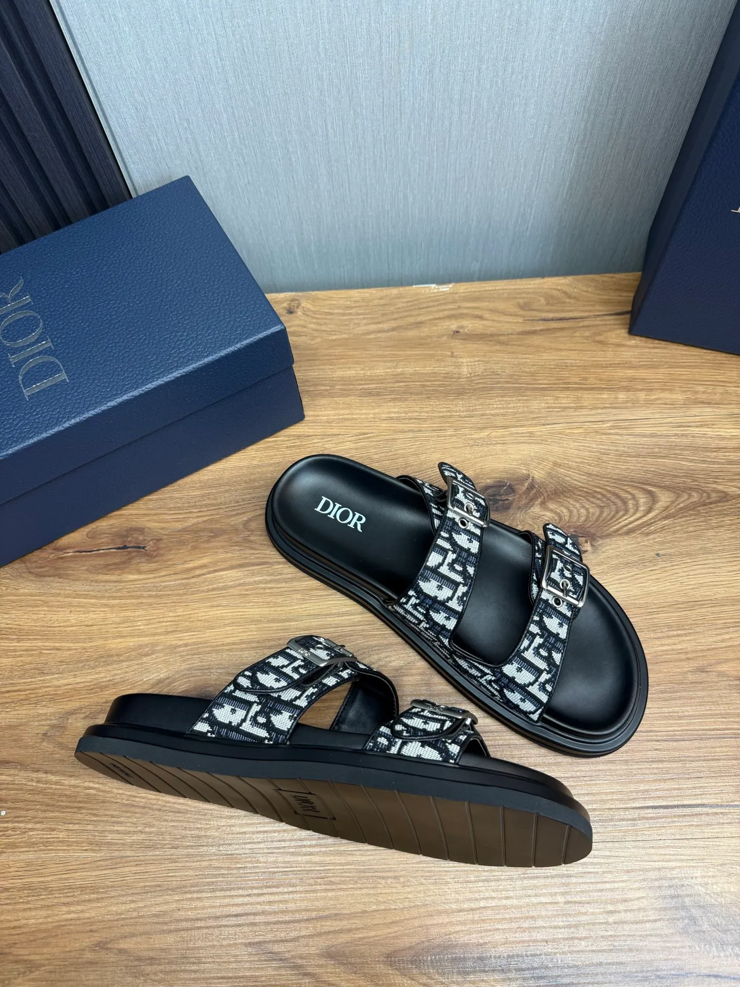 Men's shoes 💰300💰 Dior. Men's slippers 🩴Official website 1:1 production 38-45 yards 45 46 🉑️Customized original material shipped✅